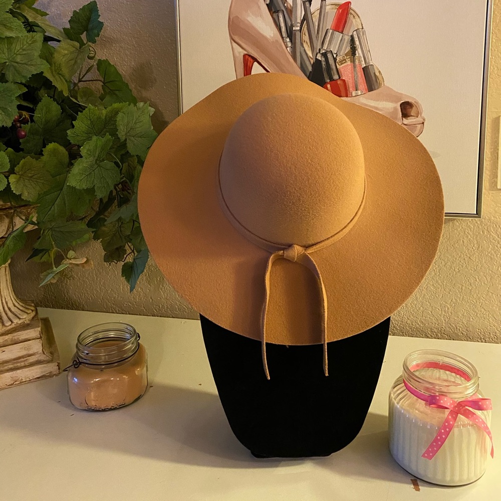 Beige beach hat
